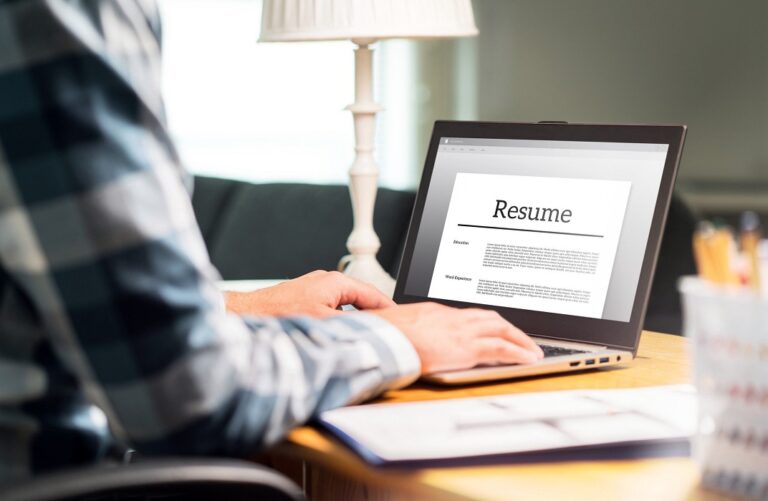 Apply for the best jobs with Resume Build from home.                